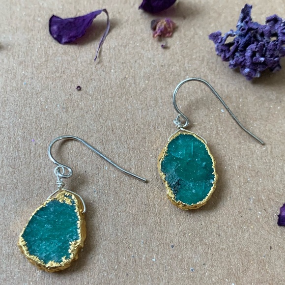Emerald Green Stones w Gold Dipped Edges Earrings - Picture 9 of 13